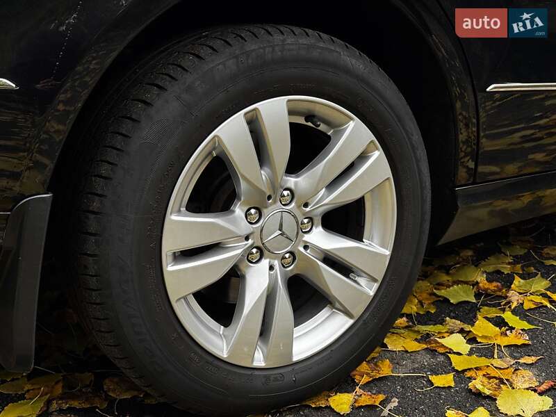 Седан Mercedes-Benz E-Class 2010 в Киеве фото 45 Седан Mercedes-Benz E-Class 2010 в Киеве
