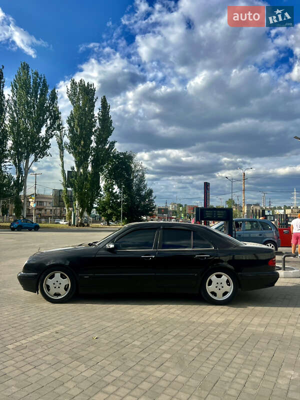 Седан Mercedes-Benz E-Class 2001 в Запоріжжі