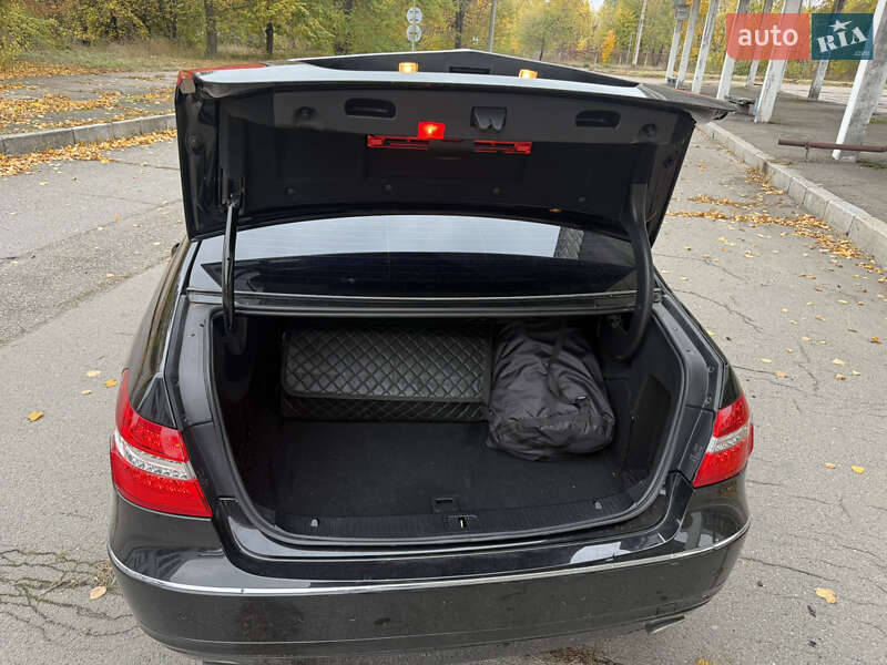 Седан Mercedes-Benz E-Class 2011 в Смілі фото 43 Седан Mercedes-Benz E-Class 2011 в Смілі