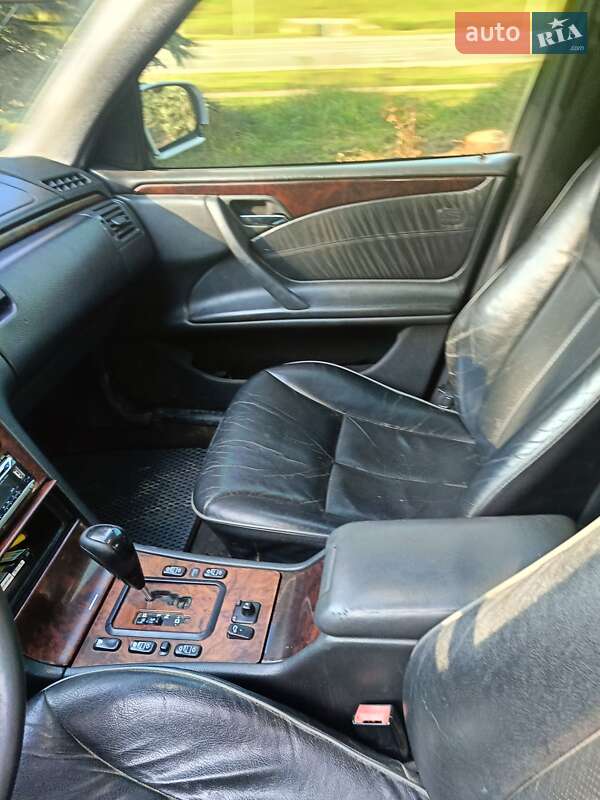 Седан Mercedes-Benz E-Class 2000 в Тернополе