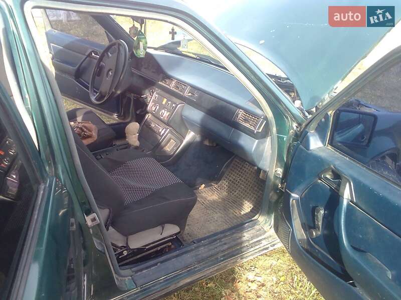 Седан Mercedes-Benz E-Class 1990 в Зенькове фото 5 Седан Mercedes-Benz E-Class 1990 в Зенькове