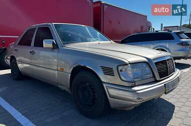 Седан Mercedes-Benz E-Class 1986 в  фото 4 Седан Mercedes-Benz E-Class 1986 в
