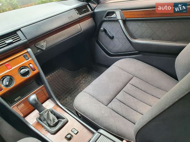 Седан Mercedes-Benz E-Class 1995 в Кривому Розі фото 15 Седан Mercedes-Benz E-Class 1995 в Кривому Розі