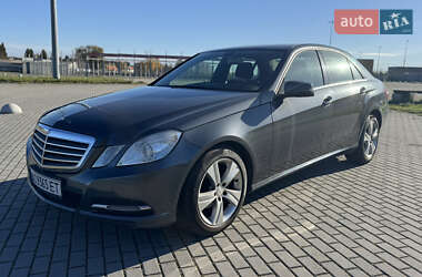 Седан Mercedes-Benz E-Class 2012 в Львове