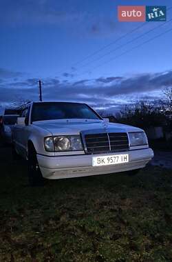Седан Mercedes-Benz E-Class 1988 в Ровно Седан Mercedes-Benz E-Class 1988 в Ровно