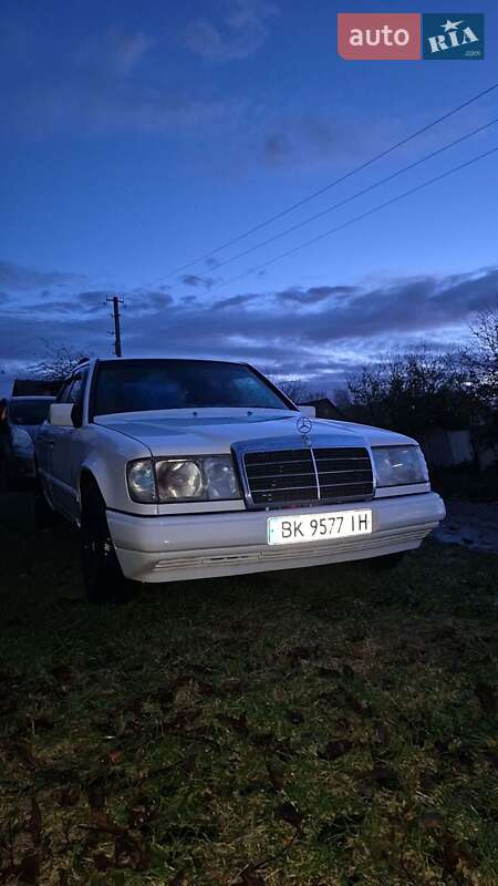 Седан Mercedes-Benz E-Class 1988 в Рівному фото Седан Mercedes-Benz E-Class 1988 в Рівному