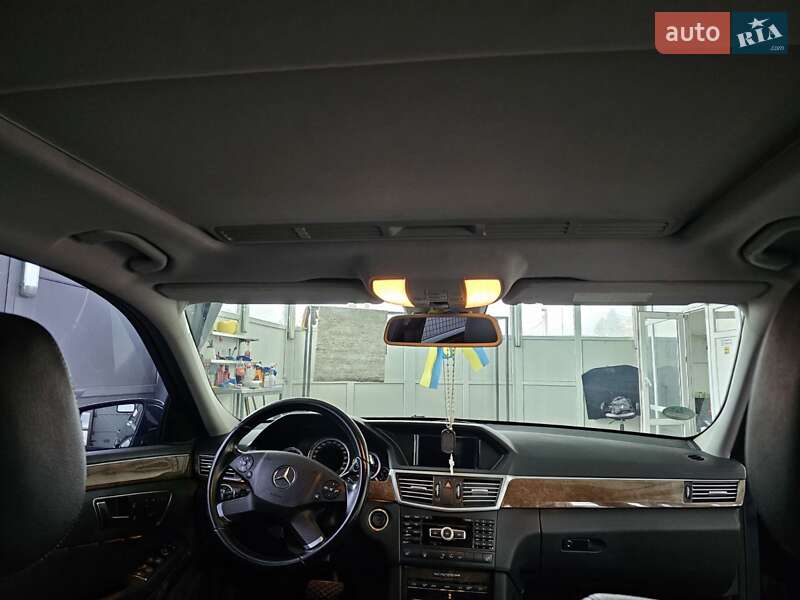Универсал Mercedes-Benz E-Class 2012 в Львове