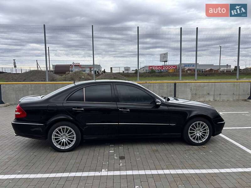 Седан Mercedes-Benz E-Class 2004 в Первомайске