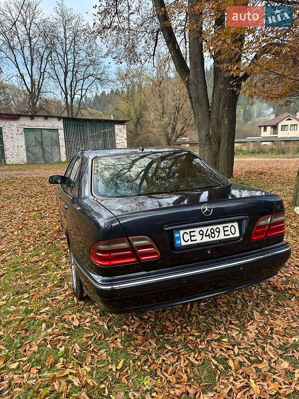 Седан Mercedes-Benz E-Class 2001 в  фото Седан Mercedes-Benz E-Class 2001 в