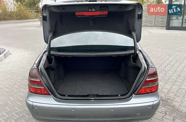 Седан Mercedes-Benz E-Class 2005 в  фото 23 Седан Mercedes-Benz E-Class 2005 в