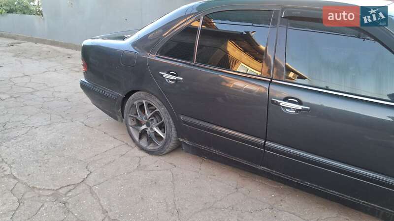 Седан Mercedes-Benz E-Class 2002 в Белгороде-Днестровском фото 3 Седан Mercedes-Benz E-Class 2002 в Белгороде-Днестровском