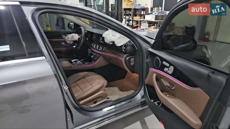 Седан Mercedes-Benz E-Class 2017 в Львові