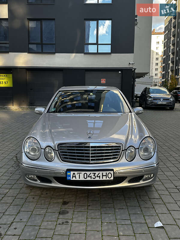 Седан Mercedes-Benz E-Class 2004 в Ивано-Франковске