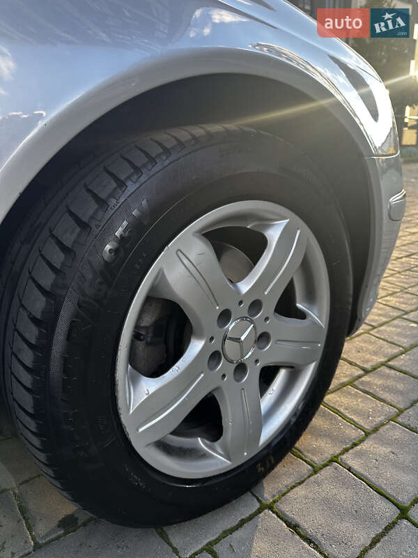 Седан Mercedes-Benz E-Class 2004 в Ивано-Франковске