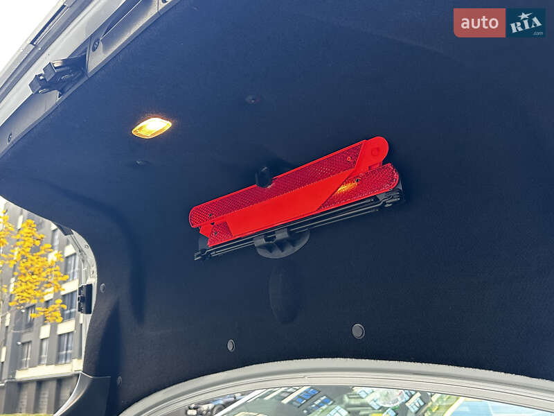 Седан Mercedes-Benz E-Class 2004 в Ивано-Франковске