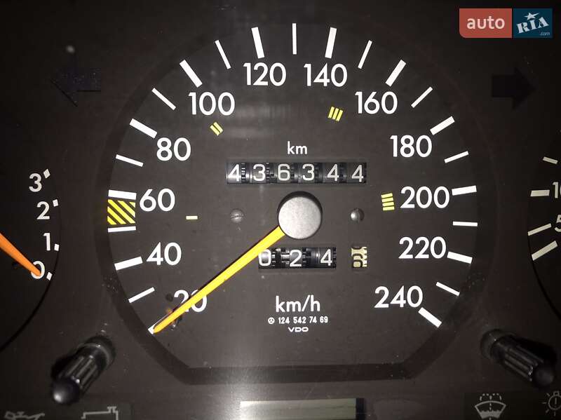 Седан Mercedes-Benz E-Class 1994 в Чернівцях