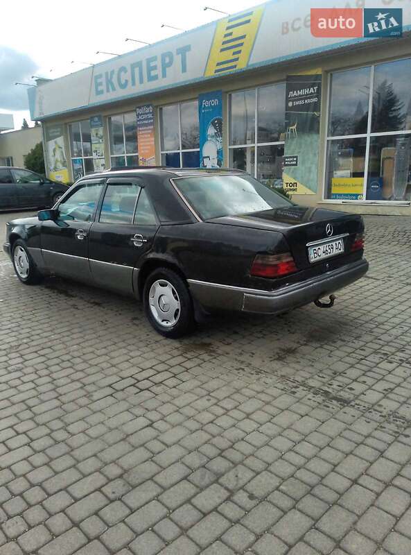 Седан Mercedes-Benz E-Class 1995 в Самборі