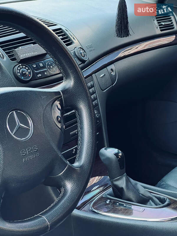 Седан Mercedes-Benz E-Class 2004 в Ивано-Франковске