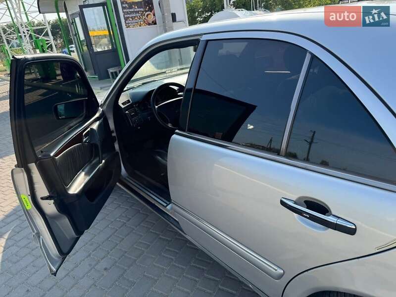 Mercedes-Benz E-Class 1995 Mercedes-Benz E-Class 1995