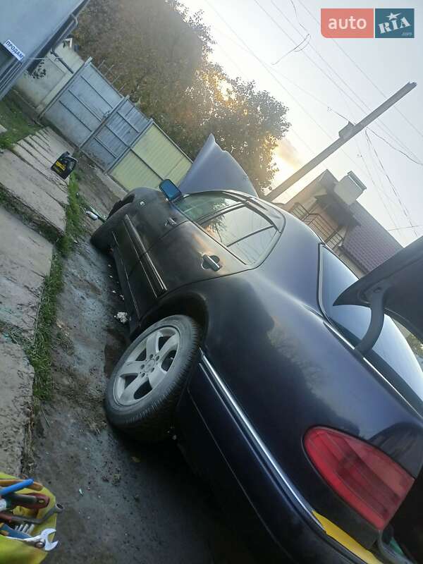 Седан Mercedes-Benz E-Class 1998 в Черновцах
