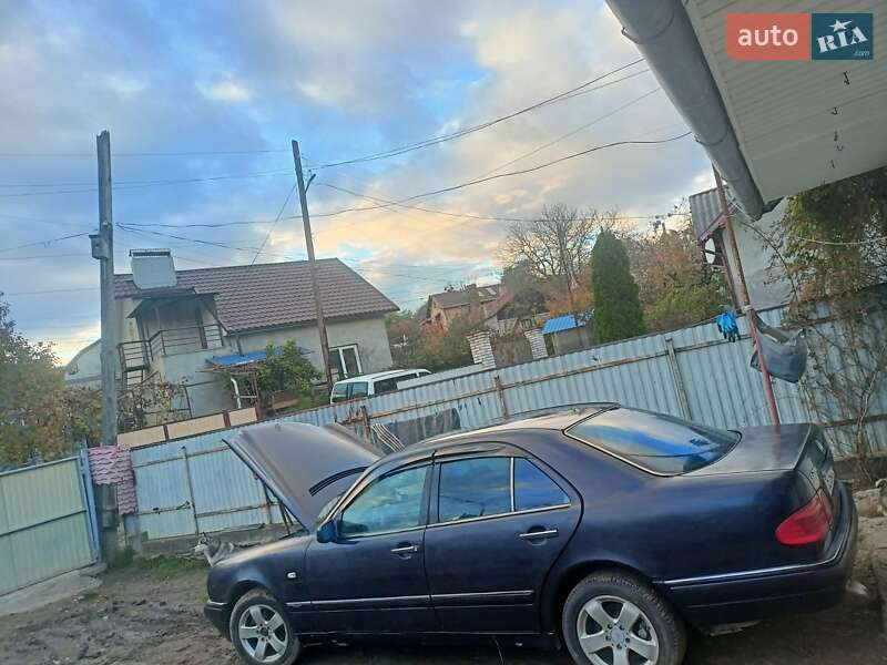 Седан Mercedes-Benz E-Class 1998 в Черновцах