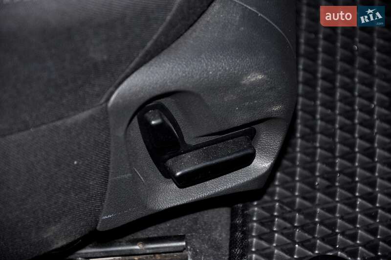 Універсал Mercedes-Benz E-Class 2005 в Львові фото 29 Універсал Mercedes-Benz E-Class 2005 в Львові