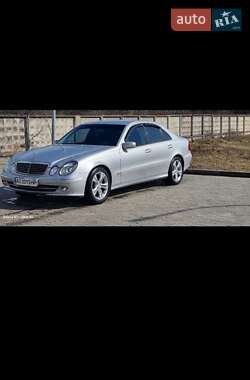 Седан Mercedes-Benz E-Class 2003 в Чопе Седан Mercedes-Benz E-Class 2003 в Чопе