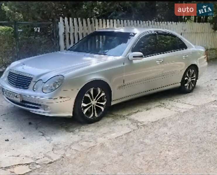 Седан Mercedes-Benz E-Class 2003 в Чопе фото 3 Седан Mercedes-Benz E-Class 2003 в Чопе