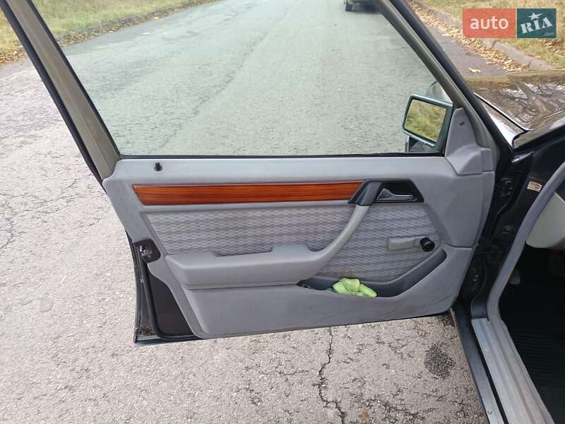 Седан Mercedes-Benz E-Class 1993 в Перемышлянах фото 11 Седан Mercedes-Benz E-Class 1993 в Перемышлянах