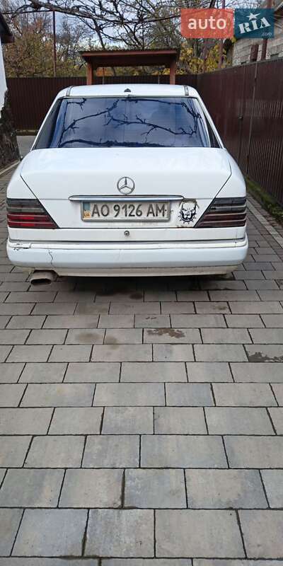 Седан Mercedes-Benz E-Class 1994 в Виноградові фото 3 Седан Mercedes-Benz E-Class 1994 в Виноградові