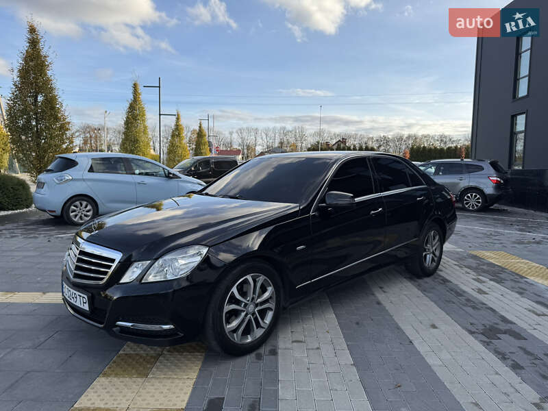 Седан Mercedes-Benz E-Class 2011 в Львові