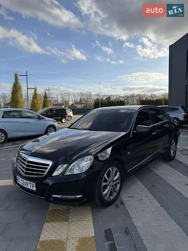 Седан Mercedes-Benz E-Class 2011 в Львові