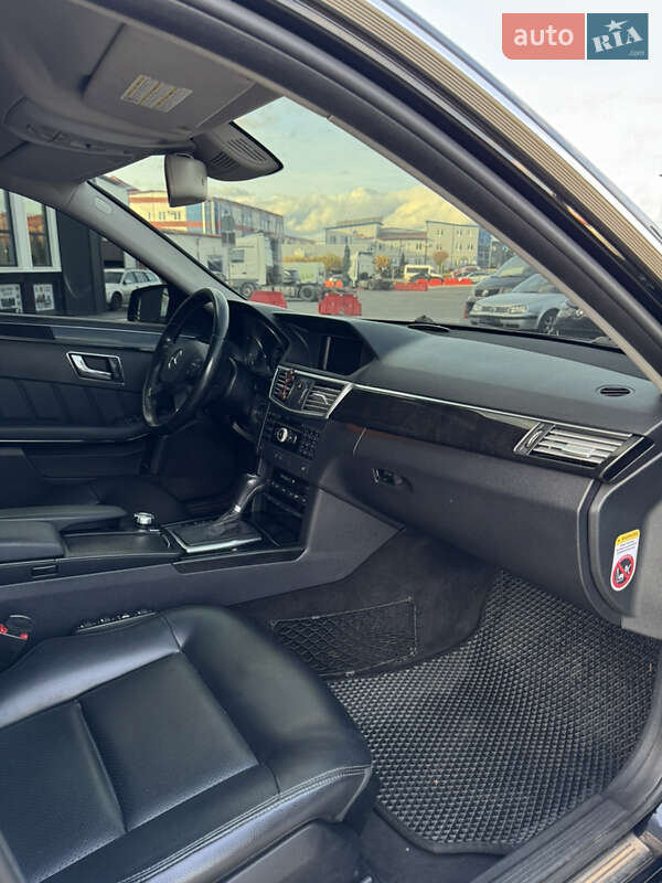Седан Mercedes-Benz E-Class 2011 в Львові