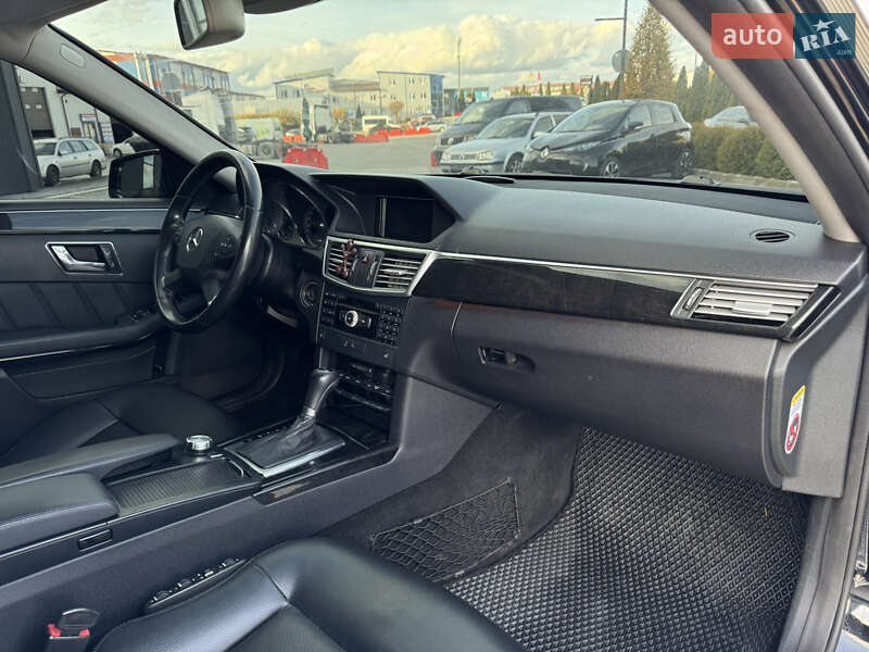 Седан Mercedes-Benz E-Class 2011 в Львові