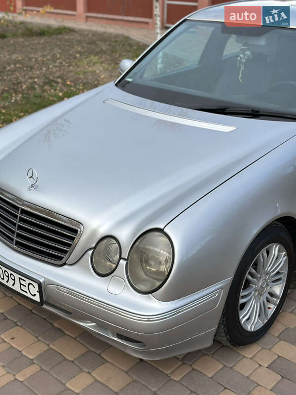 Седан Mercedes-Benz E-Class 2000 в Сторожинце