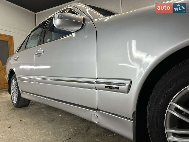 Седан Mercedes-Benz E-Class 2000 в Сторожинце