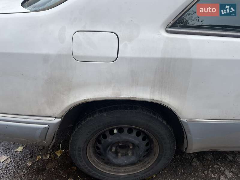 Купе Mercedes-Benz E-Class 1994 в Києві фото 14 Купе Mercedes-Benz E-Class 1994 в Києві