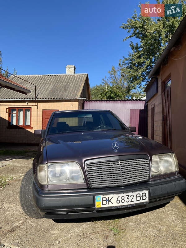 Седан Mercedes-Benz E-Class 1993 в Ровно фото Седан Mercedes-Benz E-Class 1993 в Ровно