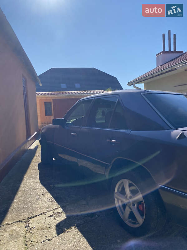 Седан Mercedes-Benz E-Class 1993 в Ровно фото 12 Седан Mercedes-Benz E-Class 1993 в Ровно