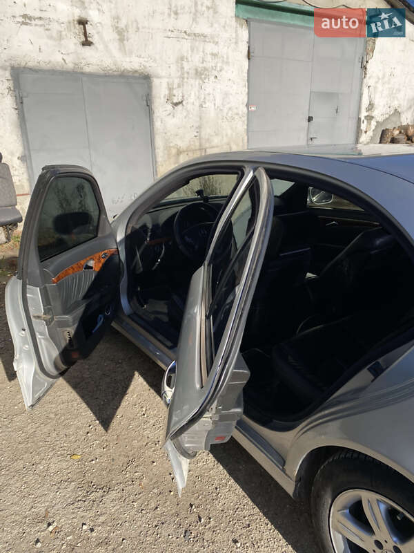 Седан Mercedes-Benz E-Class 2002 в Тернополе