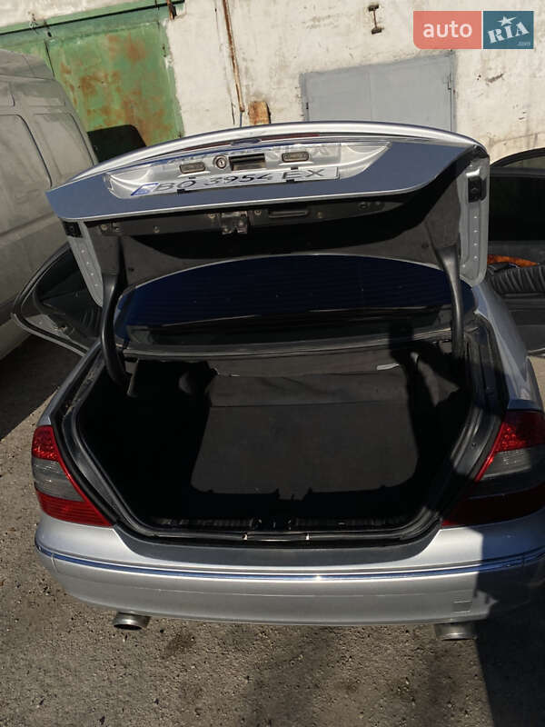 Седан Mercedes-Benz E-Class 2002 в Тернополе