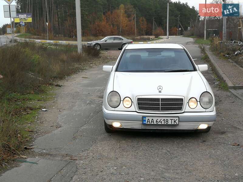 Седан Mercedes-Benz E-Class 1996 в Ирпене