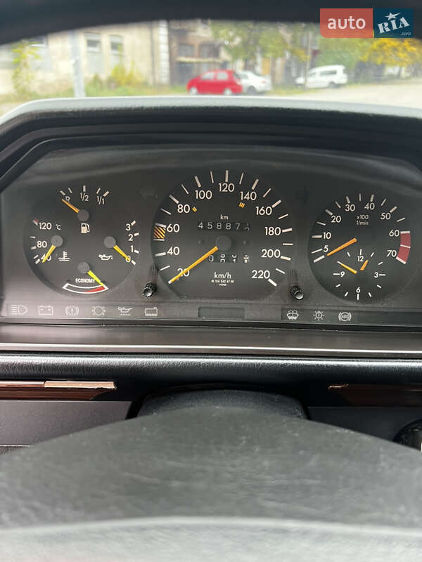 Седан Mercedes-Benz E-Class 1990 в Днепре