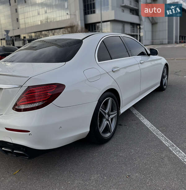 Седан Mercedes-Benz E-Class 2016 в Києві