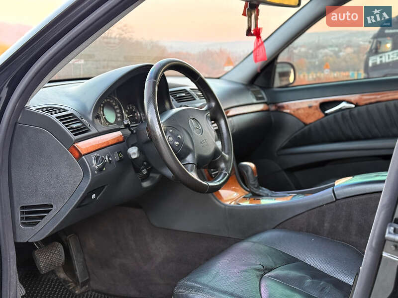 Седан Mercedes-Benz E-Class 2002 в Черновцах