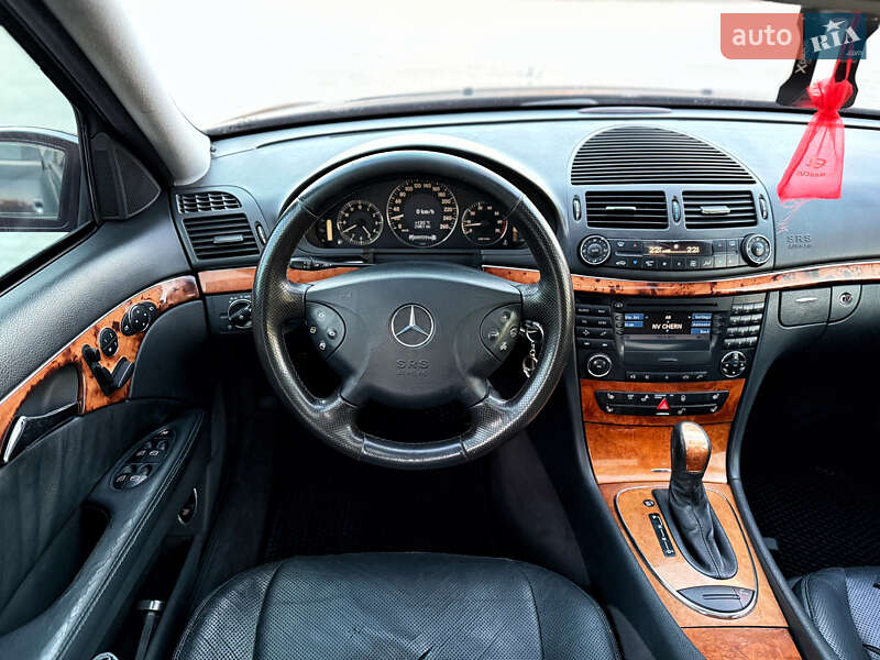 Седан Mercedes-Benz E-Class 2002 в Черновцах