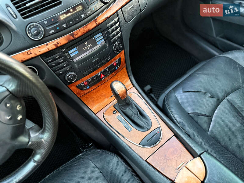 Седан Mercedes-Benz E-Class 2002 в Черновцах