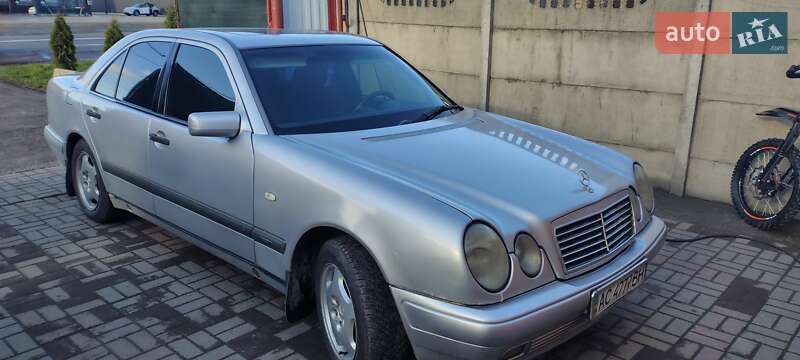 Mercedes-Benz E-Class 1995