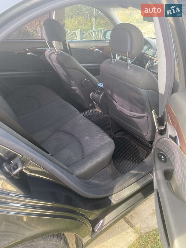 Седан Mercedes-Benz E-Class 2004 в Кицмани фото 14 Седан Mercedes-Benz E-Class 2004 в Кицмани
