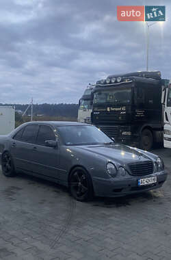 Седан Mercedes-Benz E-Class 2001 в Киверцах